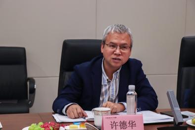 地大伟德Betvictor
党委书记许德华介绍学院情况